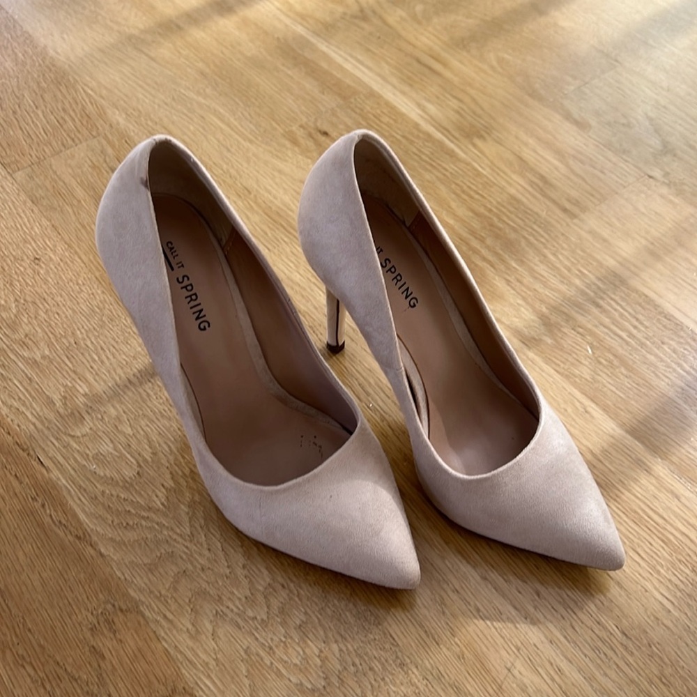 Nude Pumps